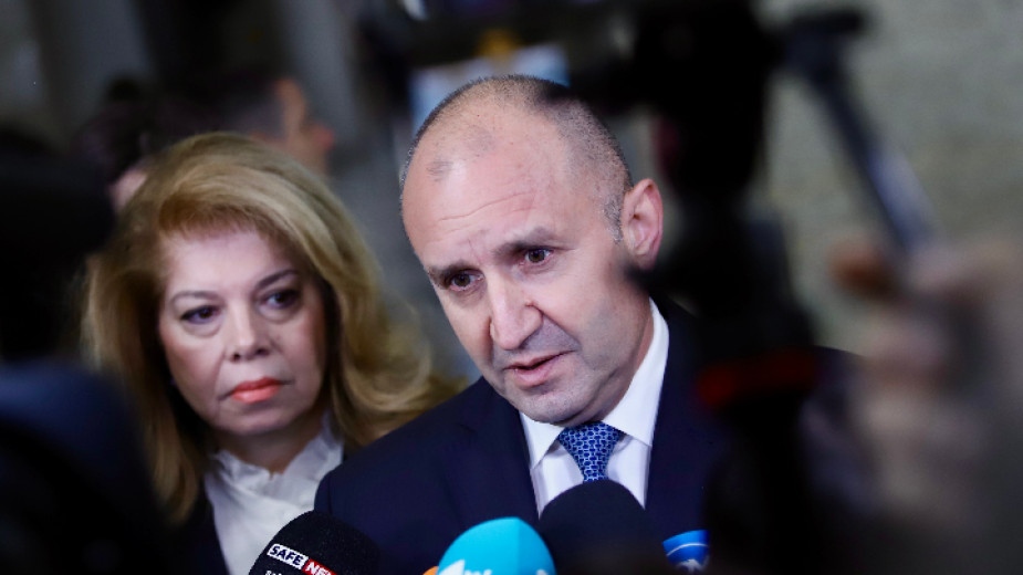 Президентът Румен Радев разкритикува сглобката ПП ДБ ГЕРБ СДС и ДПС на
