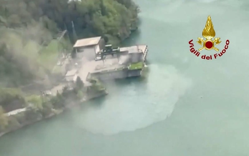 Шестима мъже са в неизвестност след взрив във ВЕЦ близо