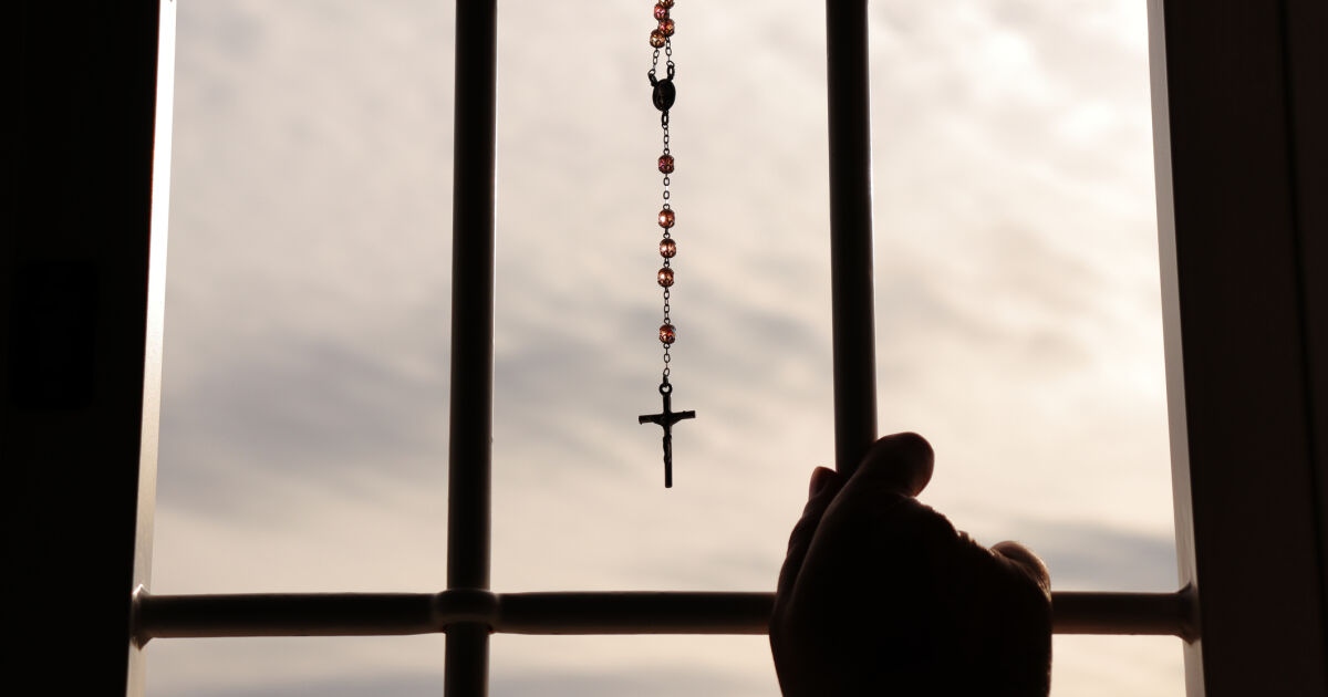 Полски свещеник беше осъден на 18 месеца затвор за престъпления