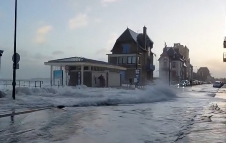 Докато в част от Централна Европа термометрите отбелязаха летни температури