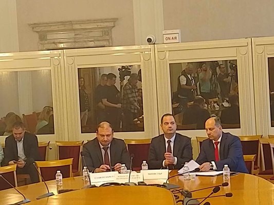 Знам че в дома на Бойко Рашков са правени вечеринки