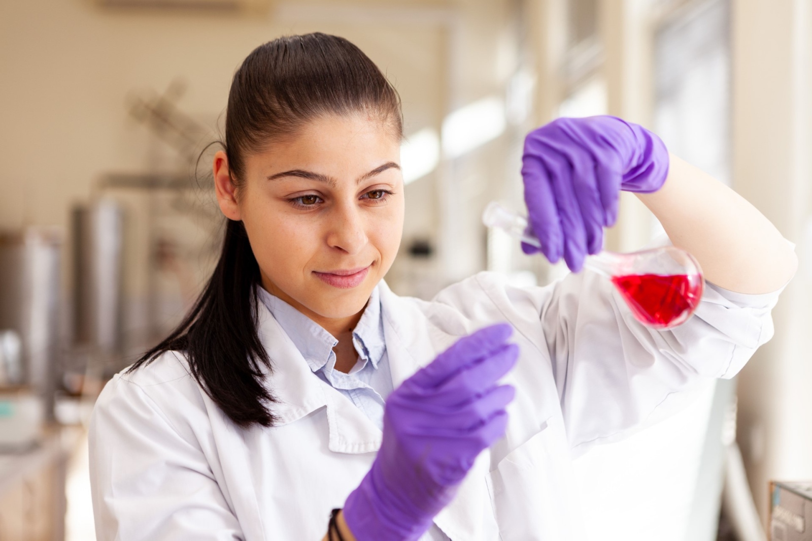 Хранителни и фармацевтични биотехнологии“ е новата бакалавърска програма в Университета