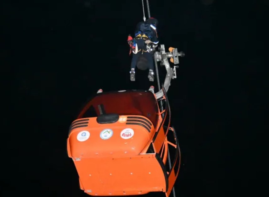 Един човек загина а седем бяха ранени при в петък в