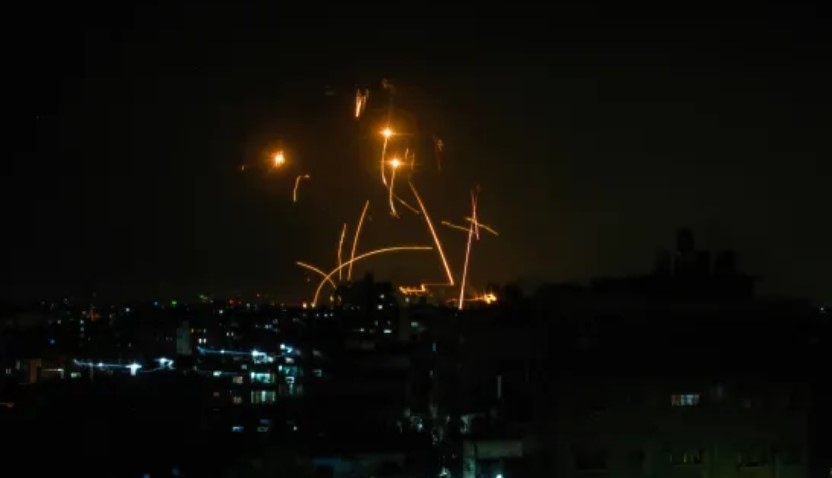 Докато сирените за въздушна атака звучат Израелските отбранителни сили предупредиха