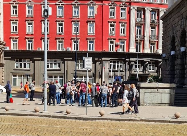 Не повече от 20 зелени активисти заедно с няколко репортера