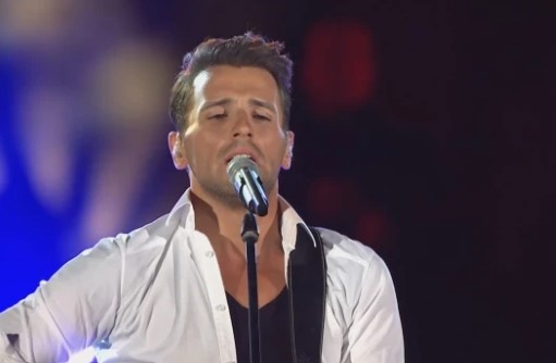 Изпълненията на обичания у нас гръцки певец Никос Вертис за