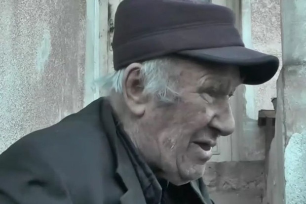 Непълнолетен криминално проявен нападна пенсионер в дома му във Врачанско
