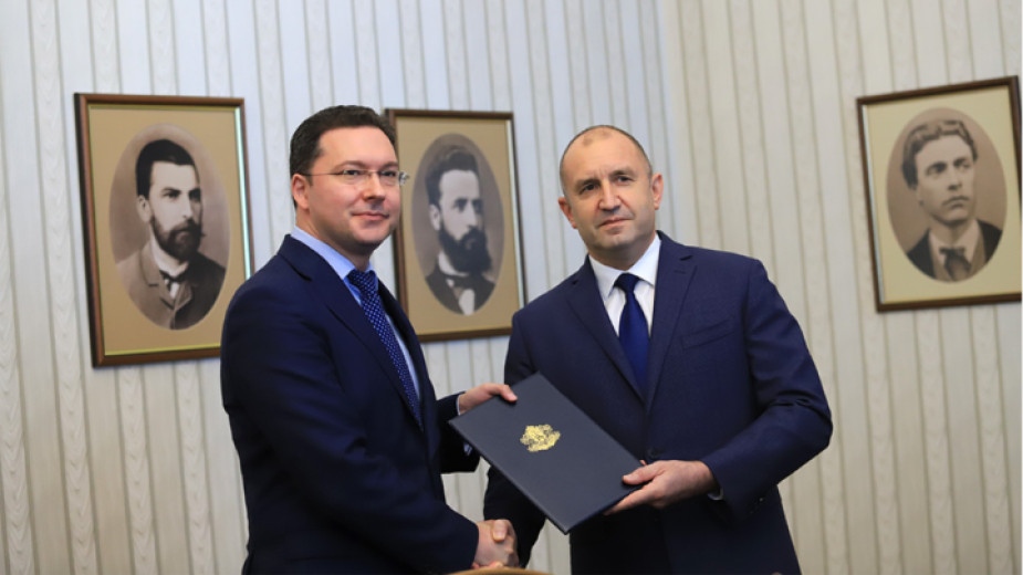 Снимка: Радев ще одобри ли Даниел Митов за външен служебен министър?