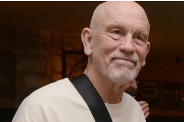 Световноизвестният актьор продуцент и режисьор Джон Малкович отново пристигна в България