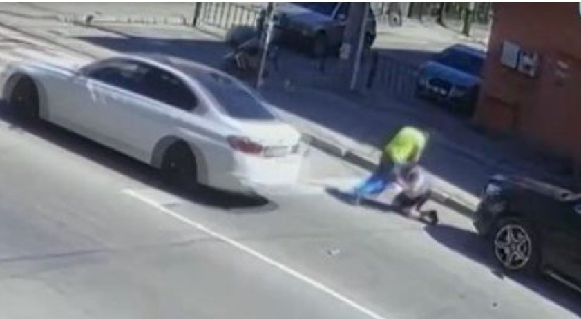 Счупиха крака и ръката на известен самоковски бизнесмен посред бял