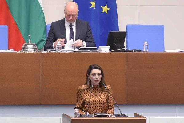 За още време за разглеждането на доклада от комисията която