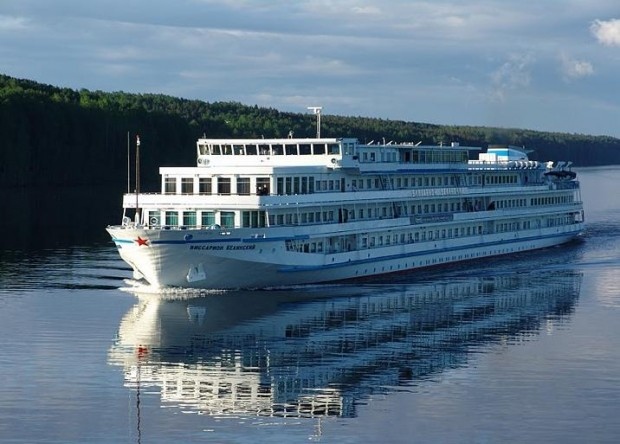 Амстердам планира да намали драстично броя на речните круизни кораби