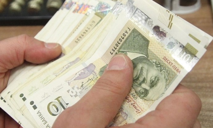 Националният статистически институт отчита минимален изпреварващ годишен ръст на доходите на