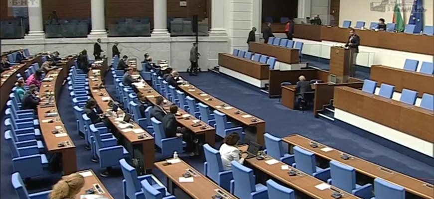 Единодушно със 195 гласа парламентът прие на първо четене промени