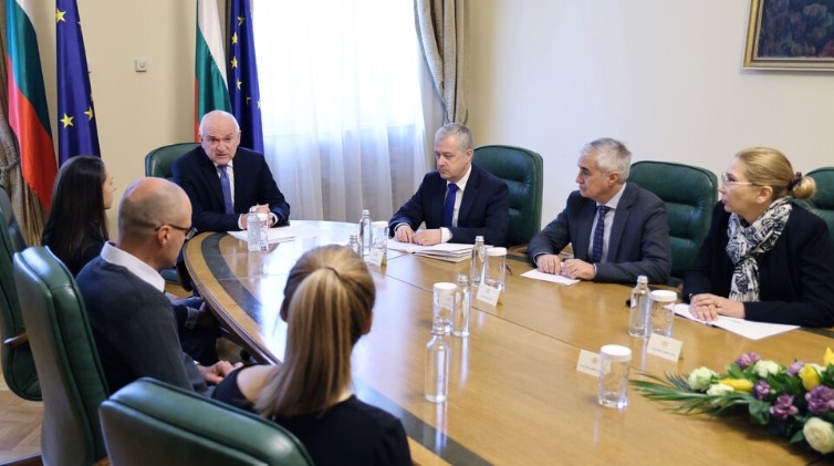 Българските институции нито за ден не са спрели да търсят