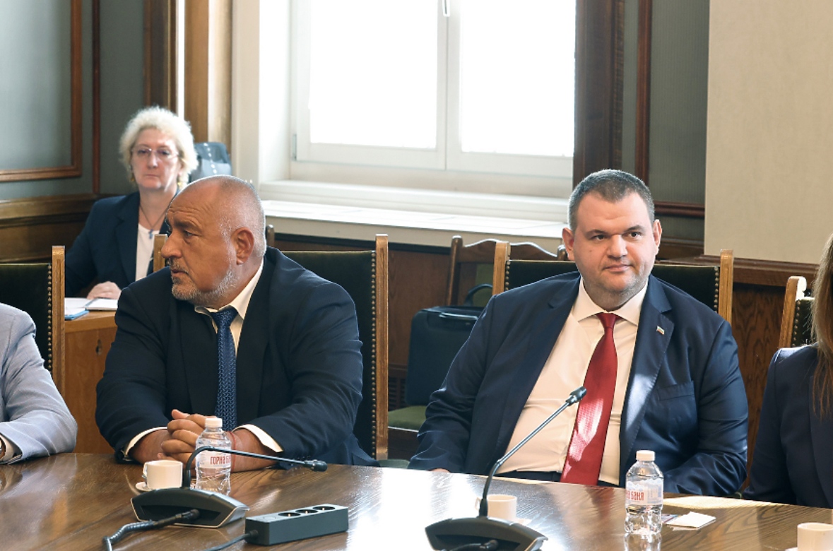 В рамките на 20 минути днес следобед пресцентърът на ДПС изпрати