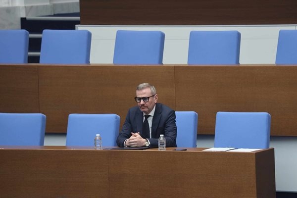 Неочаквано но в предпоследния работен ден на този парламент депутатите