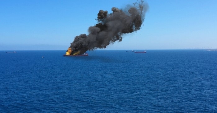 Пожар е избухнал на товарен кораб, плаващ към България, има пострадал