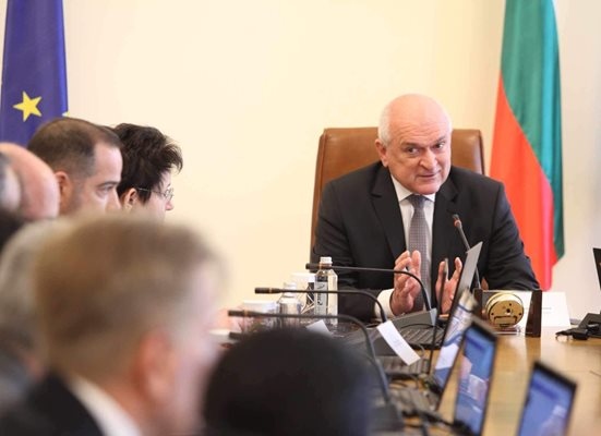 Можеш да излъжеш много хора за кратко време малко хора