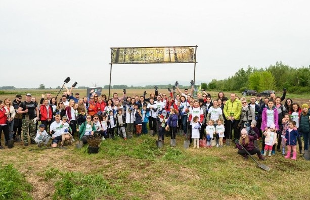 Общо 1300 нови широколистни фиданки от дървесен вид цер представител