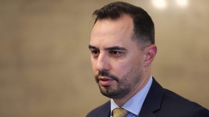 Бившият министър на икономиката Богдан Богданов ще води листи на