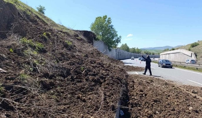 В 20 часа днес движението по АМ Струма ще бъде