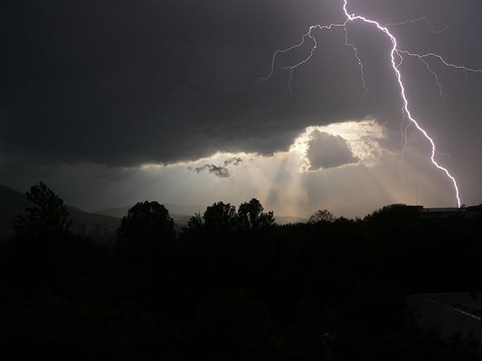 Днес облачността ще остане значителна Ще има валежи от дъжд