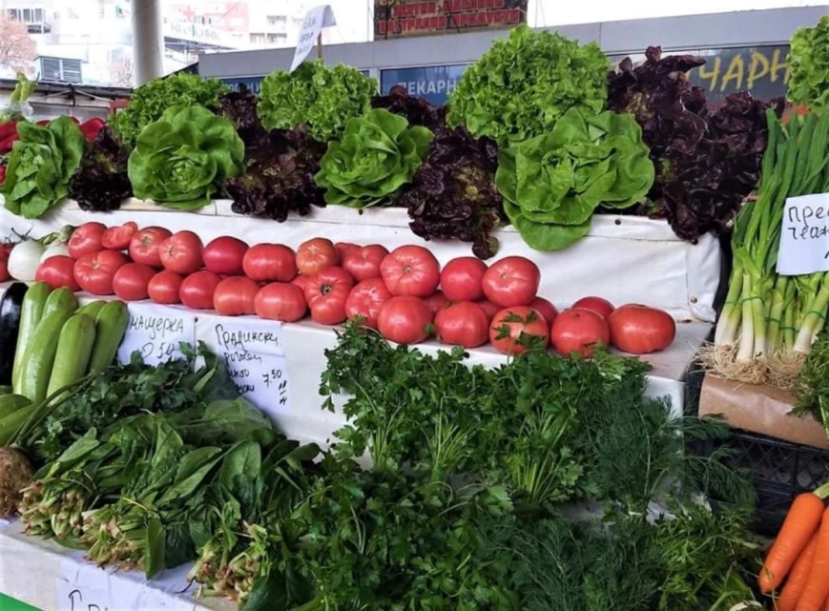 Български земеделски производители предлагат пресни зеленчуци агнешко месо и яйца