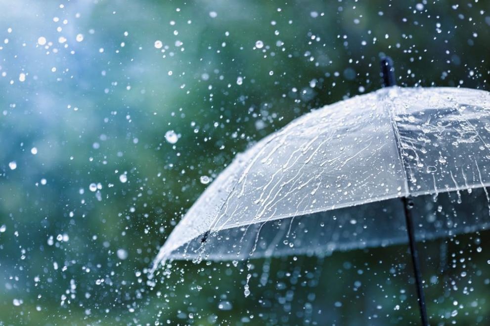 Синоптиците предупреждават за значителни валежи от дъжд гръмотевици и градушки