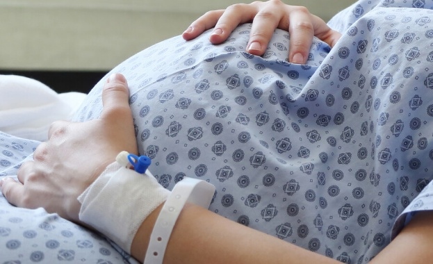 Две млади жени с изключително високорискови бременности и животозастрашаващи усложнения