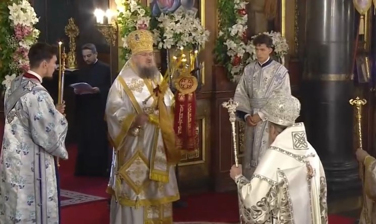 В митрополитския храм Св Неделя в София се отслужва празнично