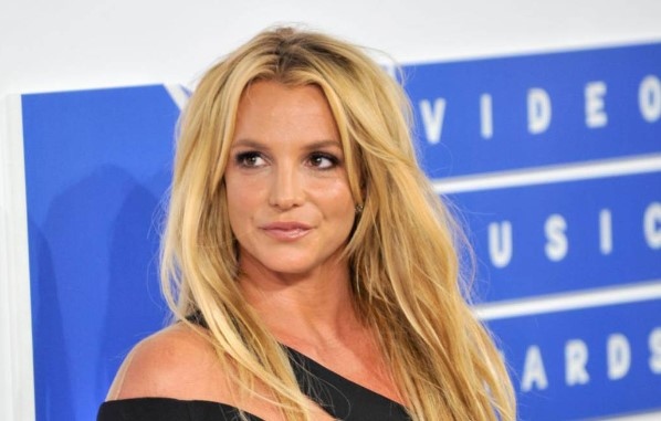 Бритни Спиърс е в безопасност у дома след като парамедици