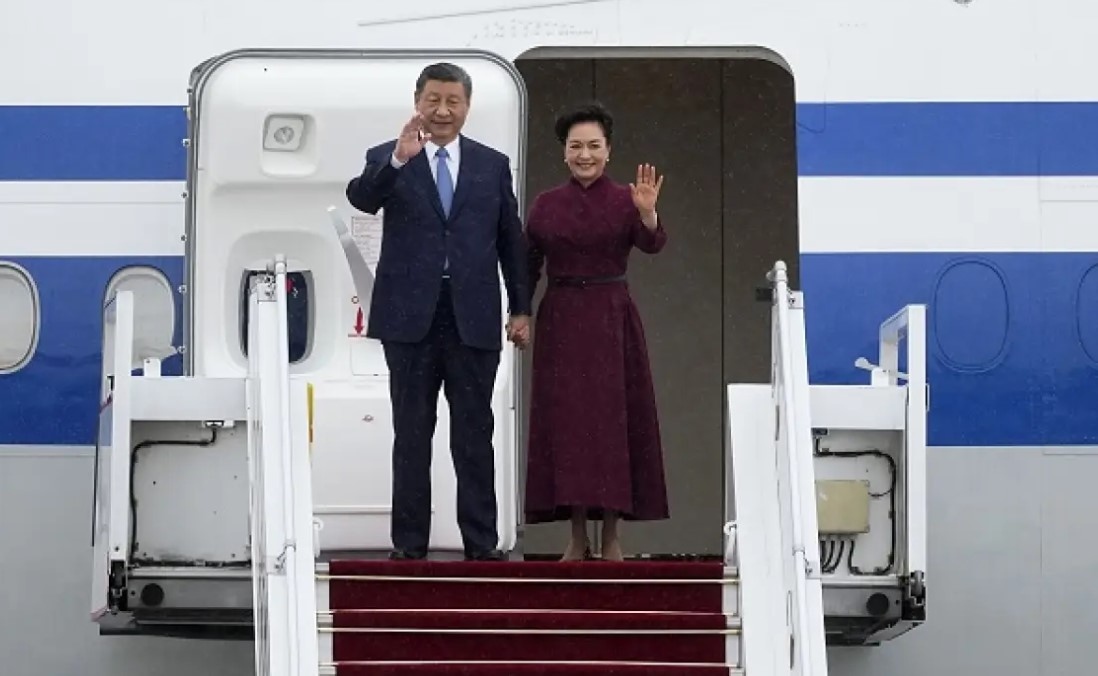 Китайският президент Си Дзинпин пристигна във Франция от където започва