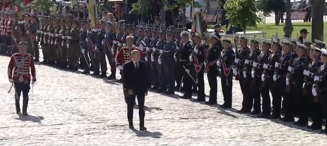 В София се провежда тържествен водосвет на бойните знамена и