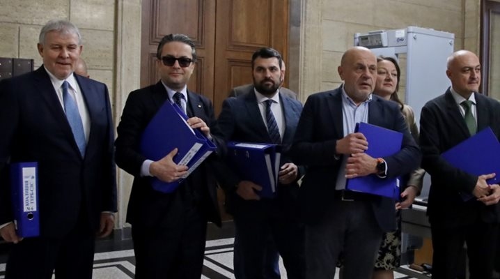 Днес представители на ГЕРБ София ще регистрират листите на партията за