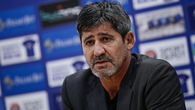 Отборът на Левски отново бе изведен от Николай Костов и