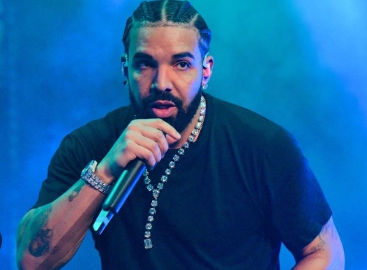 Къщата на рапъра Дрейк в Торонто е била обградена от