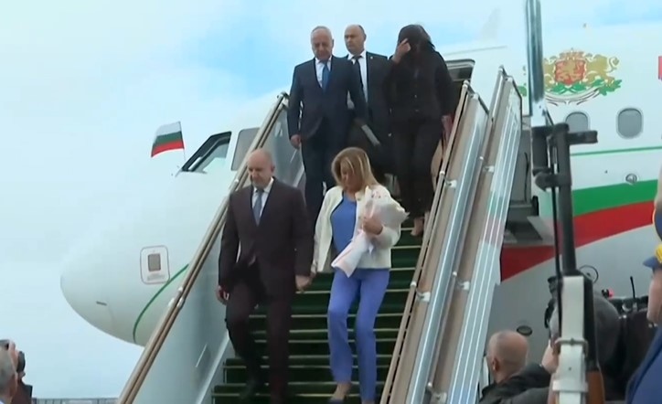 Държавният глава Румен Радев пристигна на официално посещение в Баку по покана на своя