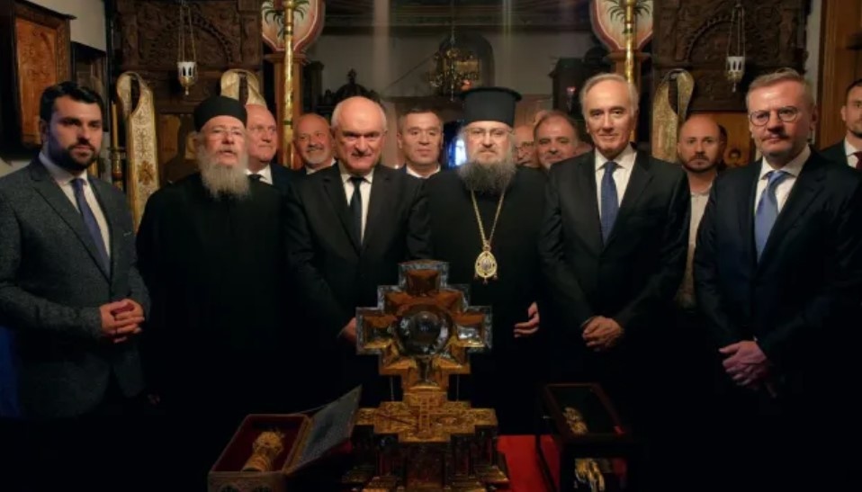 Премиерът Димитър Главчев ръководената от него делегация и Негово Високопреосвещенство