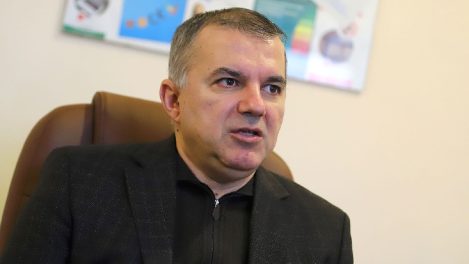 Изначално начинът на сключване на договори с мобилните оператори е