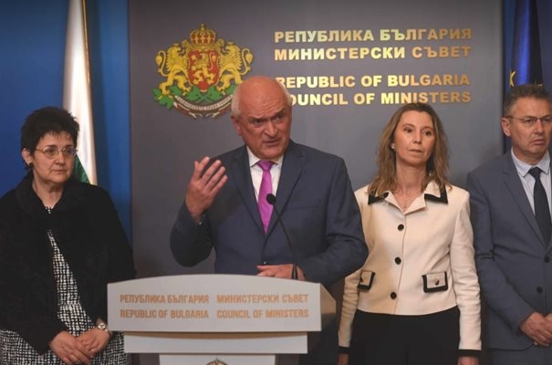 Решихме още един завещан проблем със заплатите в университетите   Това