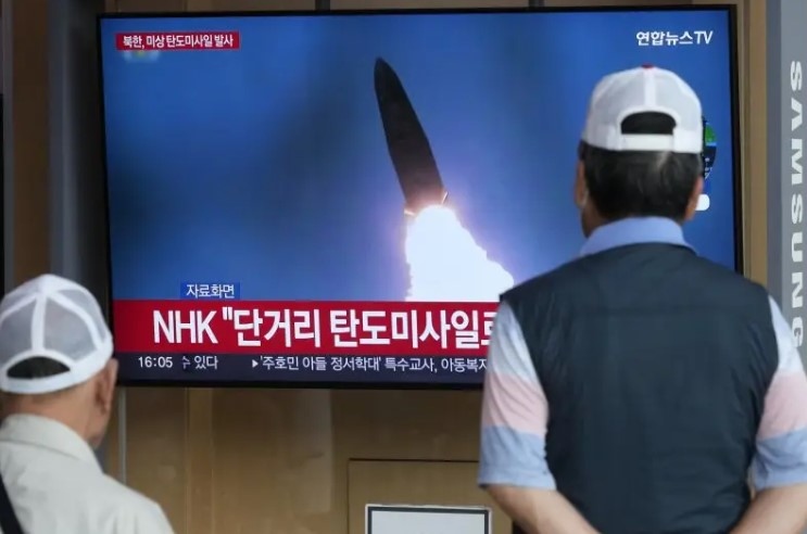 Северна Корея изстреля множество ракети с малък обсег от източния