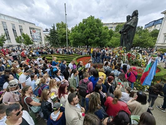 Само който не познава колко струва разрухата на невежеството може