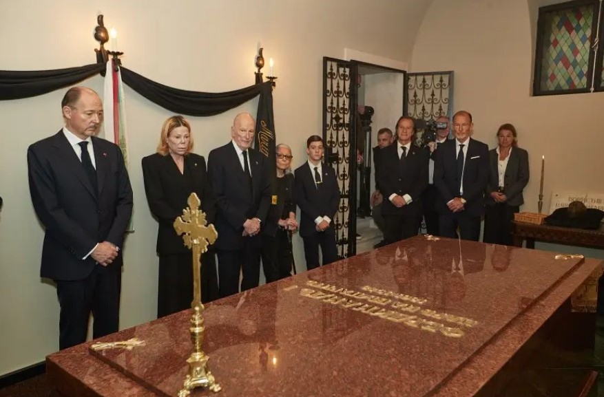 Тленните останки на цар Фердинанд бяха положени в семейната крипта