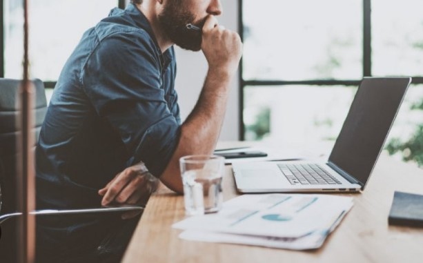 През 2023 г действителното седмично работно време за хората на