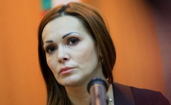Уволнената за нарушения през 2021 г шефка на Агенцията по