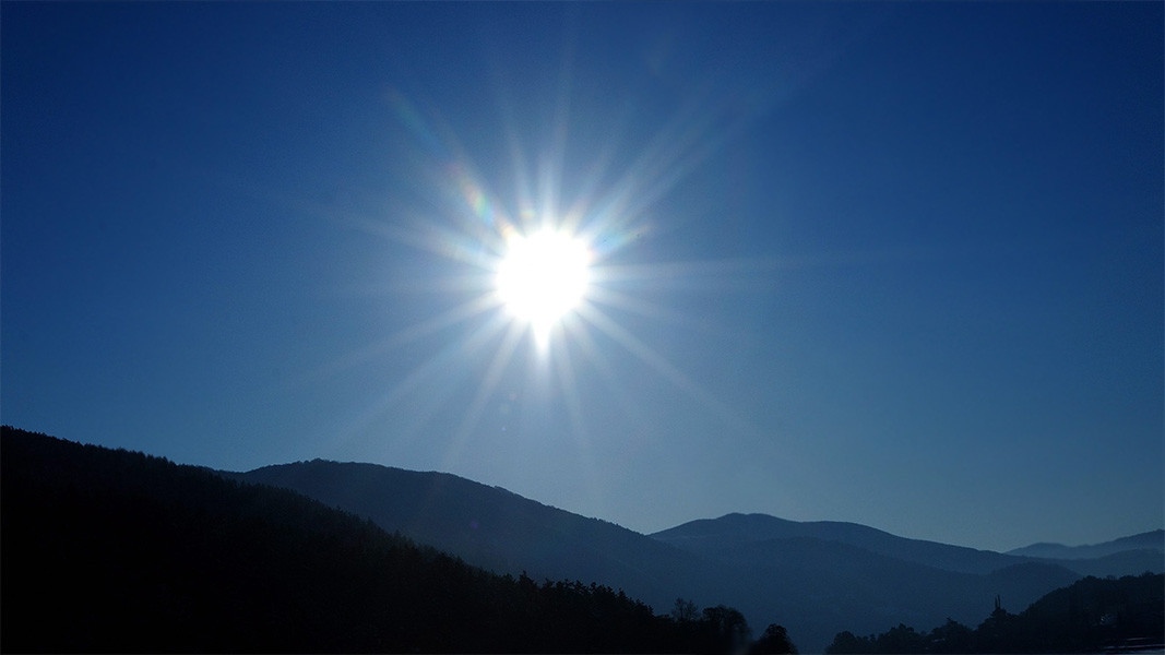Преди обяд ще преобладава слънчево време предаде БНТ  Около и след
