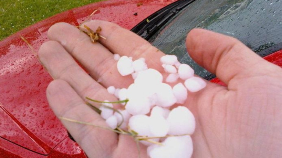 Над 15 земеделски производители са пострадали след вчерашната едра градушка