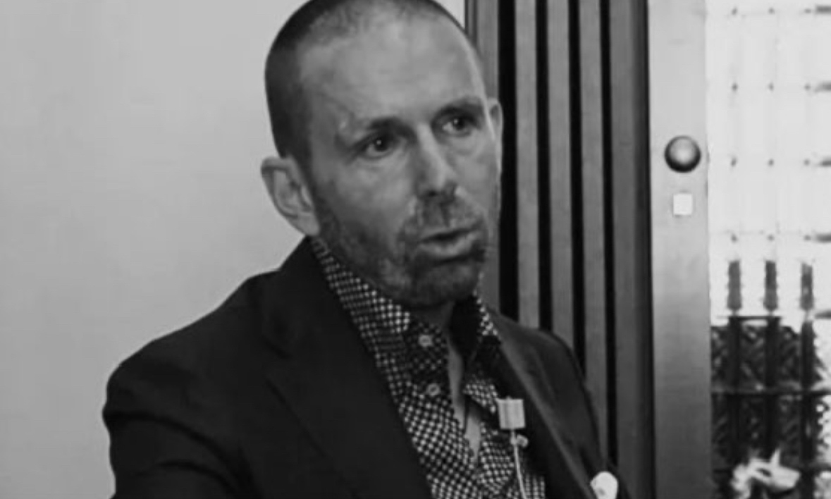 Нотариуса е измамник има 20 дела срещу него Това е