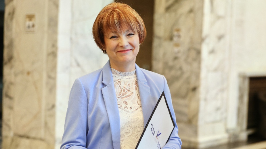 Към днешна дата секциите за гласуване в страната са 12